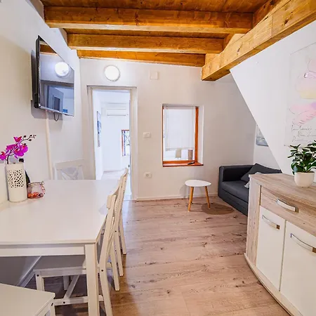 Sunset Hunic Appartement *